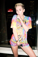 Miley Cyrus nakedz1t4xe6kzy.jpg
