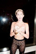 Miley Cyrus naked-z1t4xdq02o.jpg