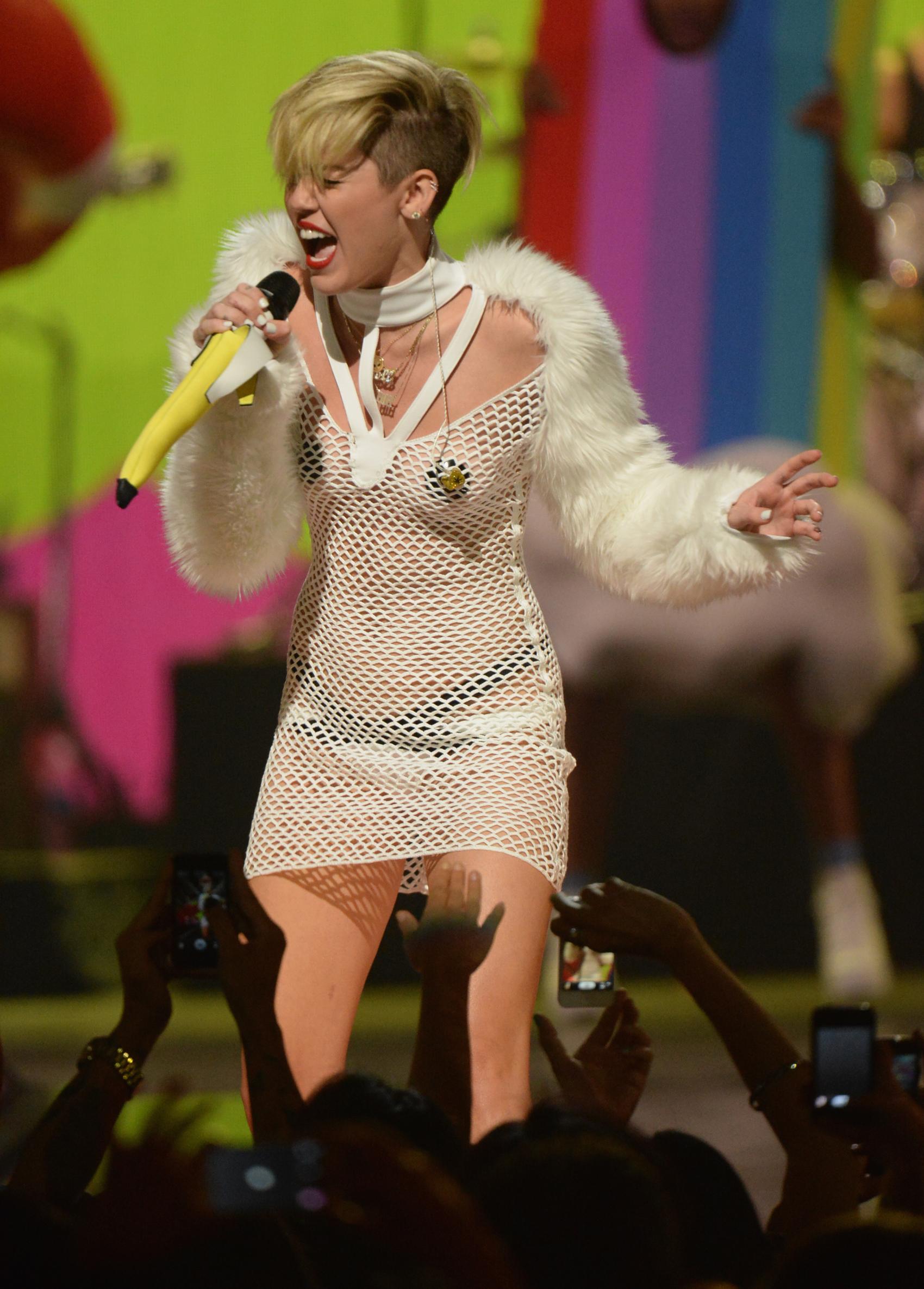 Miley_Cyrus_iHeartRadio_8.jpg
